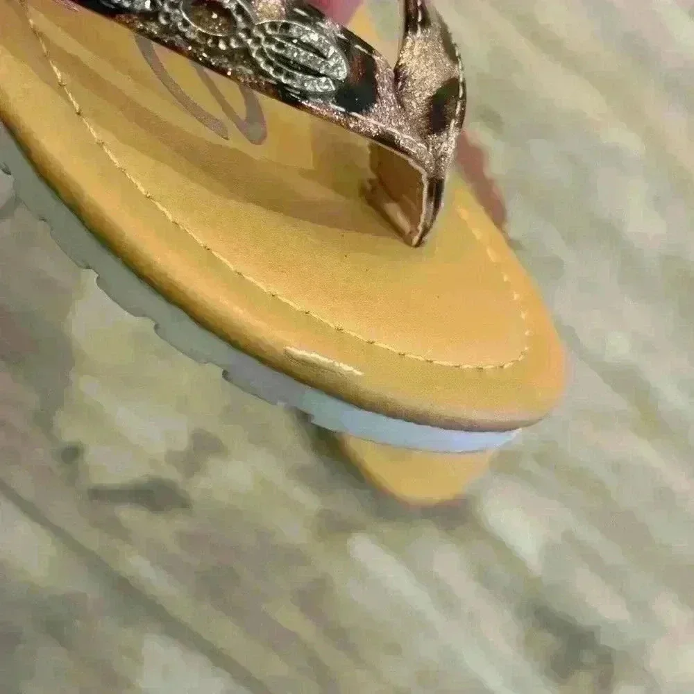 Bebe girls leopard print flip flops size 13